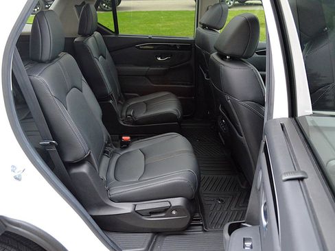 Used 2025 Honda Pilot Touring image 20