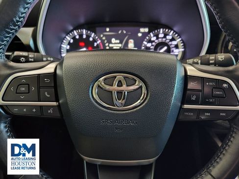 Used 2022 Toyota Highlander XLE image 37