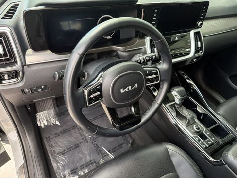 Used 2023 Kia Sorento SX AWD/4WD image 4