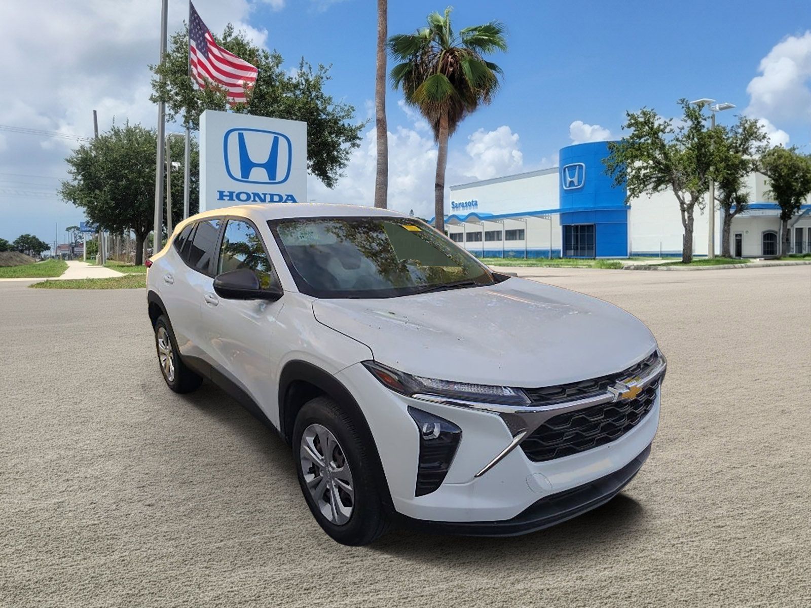Used 2024 Chevrolet Trax LS w/ Driver Confidence Package FWD image 1