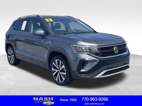 Used 2022 Volkswagen Taos SE FWD image 1