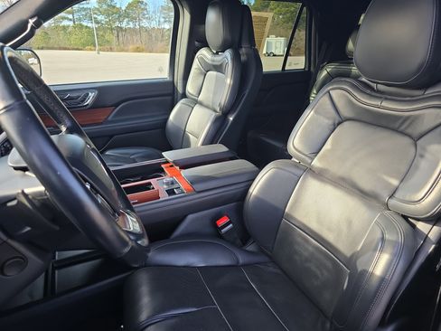 Used 2024 Lincoln Navigator Reserve image 16