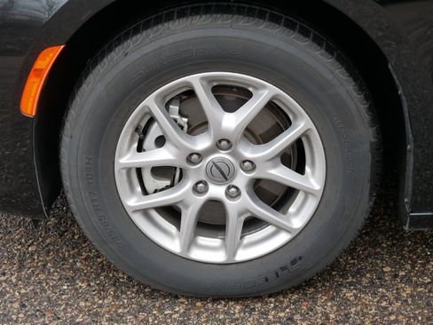 Certified 2024 Chrysler Pacifica Touring-L image 15