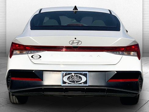 Used 2025 Hyundai Elantra SEL FWD image 3
