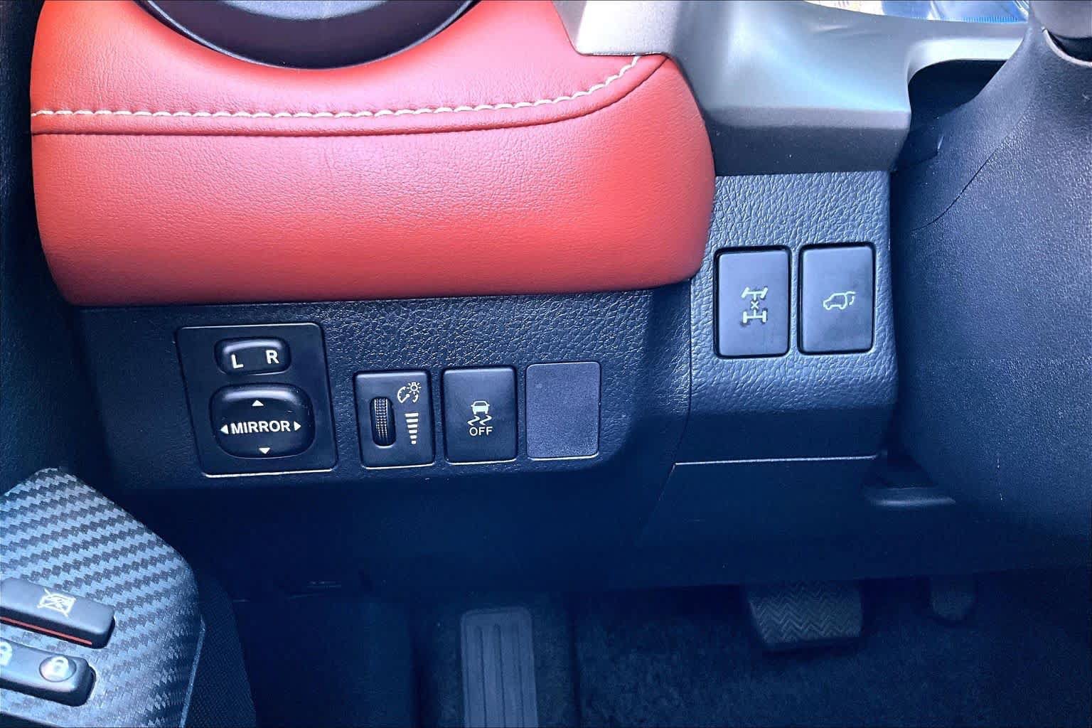Used 2013 Toyota RAV4 Limited AWD/4WD image 34