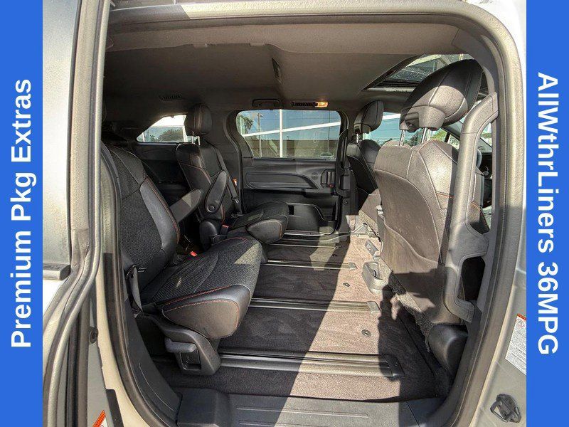 Used 2024 Toyota Sienna XSE w/ XSE Premium Package FWD image 12