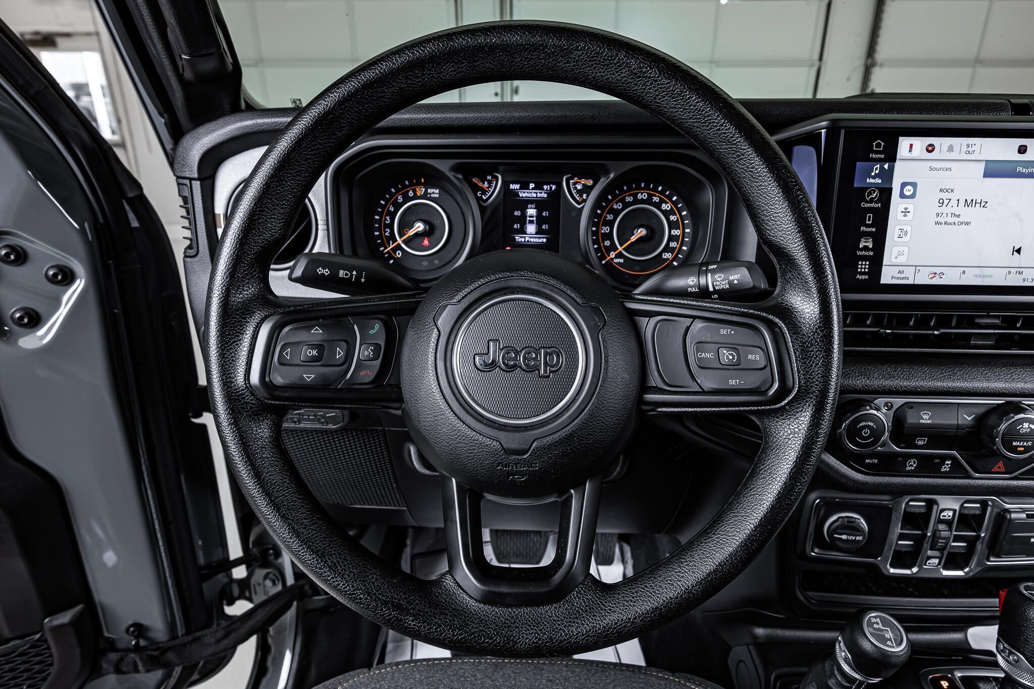 Used 2025 Jeep Gladiator Sport AWD/4WD image 19