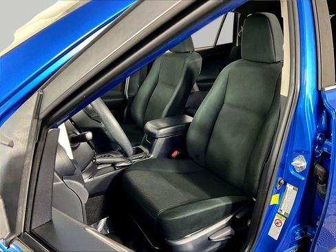 Used 2018 Toyota RAV4 LE w/ All Weather Liner Package FWD image 21