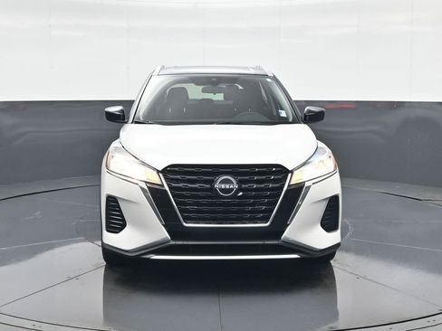 Used 2024 Nissan Kicks SV image 2
