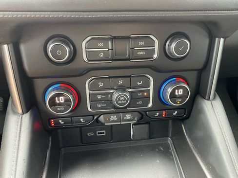 Used 2022 Chevrolet Tahoe LT w/ Luxury Package RWD image 12