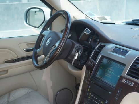 Used 2008 Cadillac Escalade AWD image 7