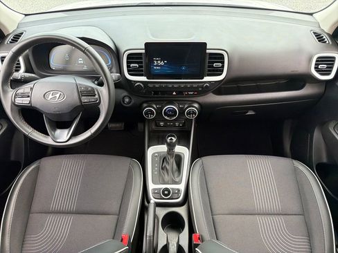 Used 2025 Hyundai Venue Limited image 24