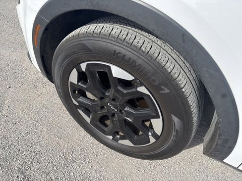 Used 2024 Kia Sorento S w/ Panoramic Sunroof Package image 8