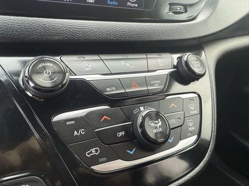 Used 2018 Chrysler Pacifica Touring-L Plus w/ S Appearance Package image 26