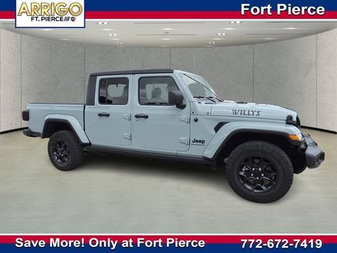 Used 2023 Jeep Gladiator Sport AWD/4WD image 2