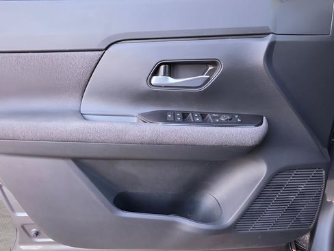 Used 2025 Nissan Kicks SV FWD image 14