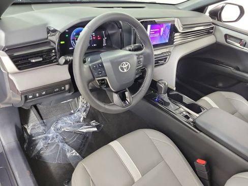 Used 2025 Toyota Camry SE w/ Convenience Package image 17