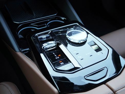 Used 2024 BMW i5 M60 w/ Executive Package image 28