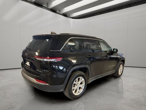 Used 2023 Jeep Grand Cherokee Limited AWD/4WD image 5