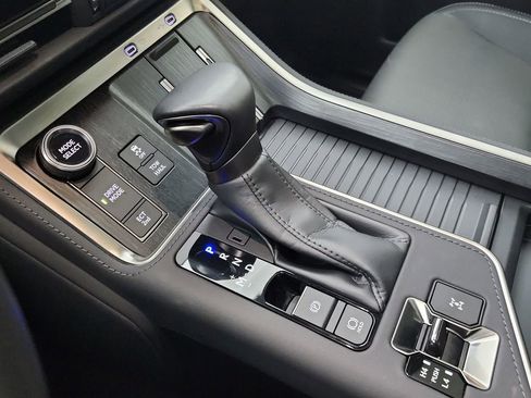 Used 2024 Lexus GX 550 w/ Accessory Package (2T) AWD/4WD image 13
