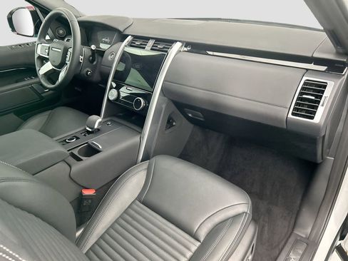 Certified 2025 Land Rover Discovery S AWD/4WD image 16