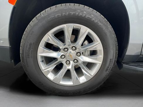 Used 2023 Chevrolet Suburban Premier w/ Advanced Technology Package image 5