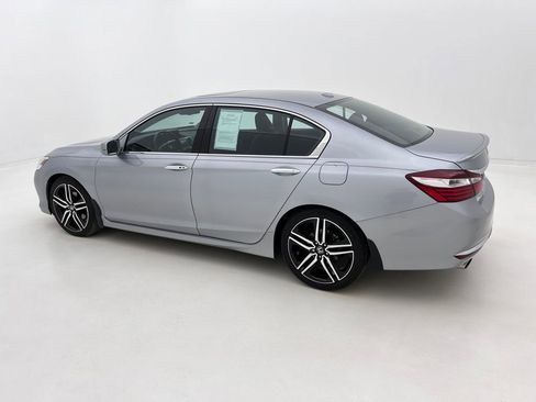 Used 2017 Honda Accord Touring image 14