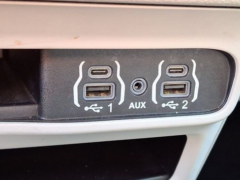 Used 2023 Chrysler Pacifica Touring-L FWD image 24