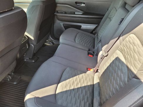Used 2022 Nissan Pathfinder S FWD image 16