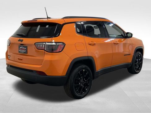 Used 2026 Jeep Compass Latitude AWD/4WD image 3