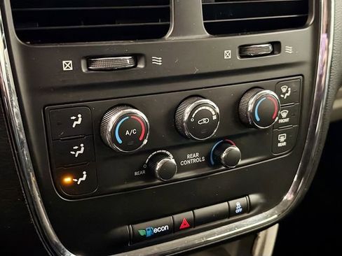 Used 2019 Dodge Grand Caravan SE image 15