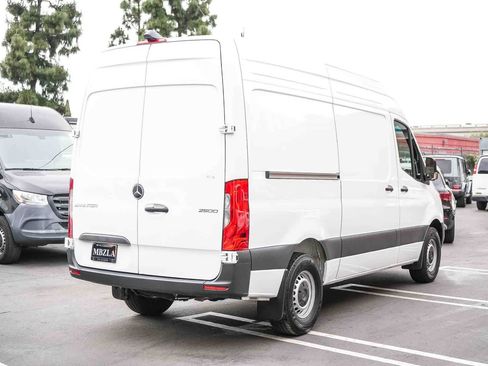 Used 2025 Mercedes-Benz Sprinter 2500 image 7