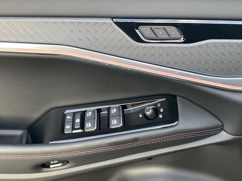 Used 2025 Jeep Wagoneer S Limited image 7