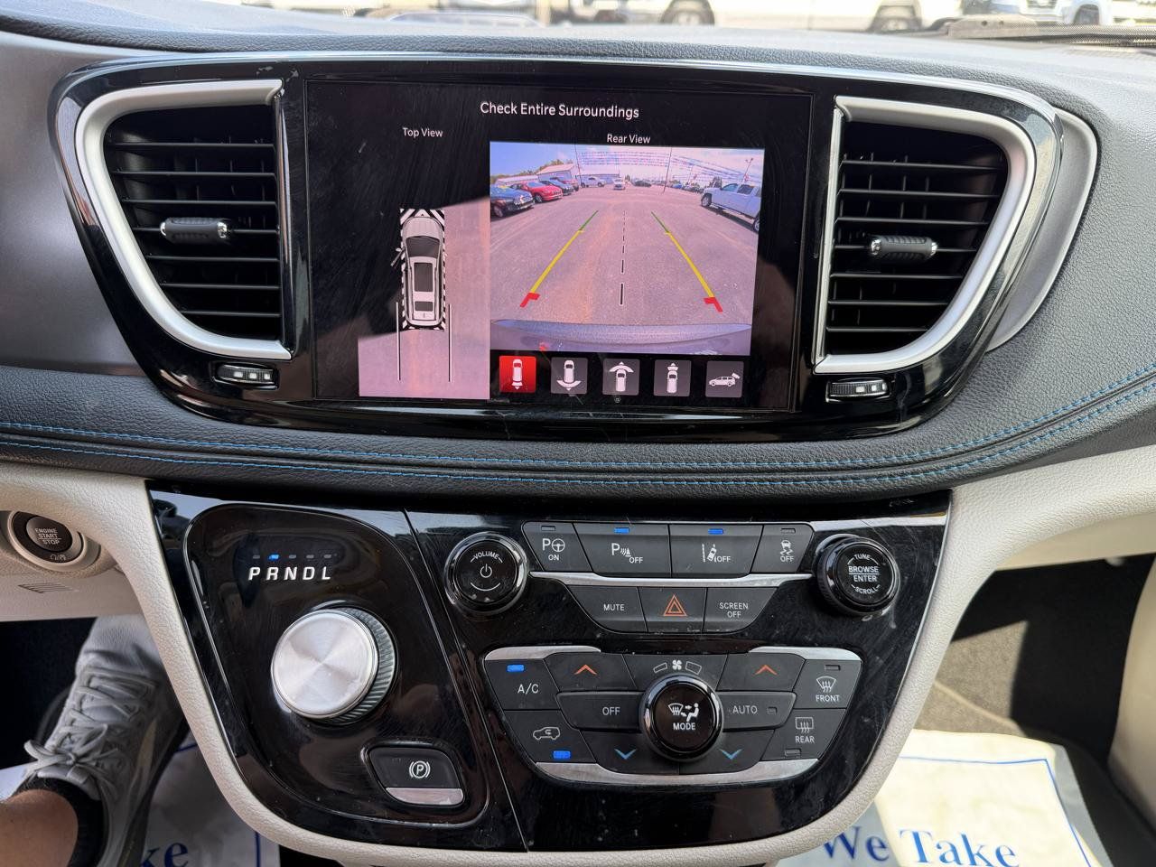Used 2021 Chrysler Pacifica Touring-L FWD image 31
