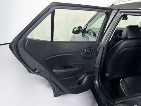 Used 2025 Hyundai Venue Limited FWD image 26