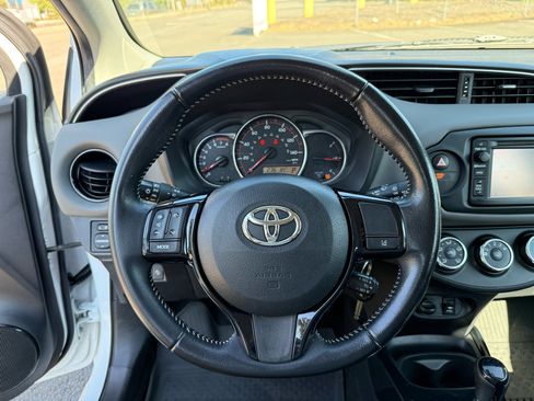 Used 2017 Toyota Yaris SE image 22