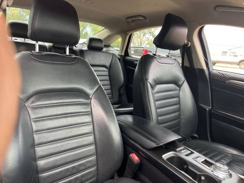 Used 2018 Ford Fusion SE w/ Fusion SE Technology Package FWD image 24