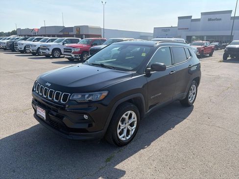 Used 2024 Jeep Compass Latitude AWD/4WD image 2