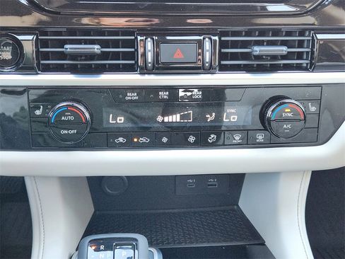 New 2025 Nissan Pathfinder SV image 14