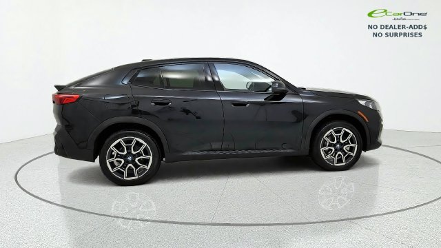 Used 2026 BMW X2 xDrive28i AWD/4WD image 9