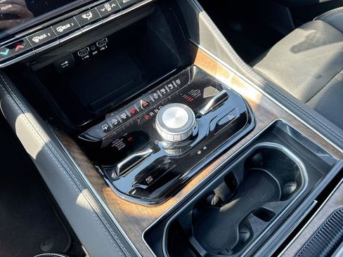 Used 2023 Jeep Grand Wagoneer Series II image 18