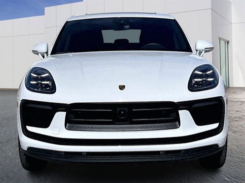 Certified 2025 Porsche Macan image 10
