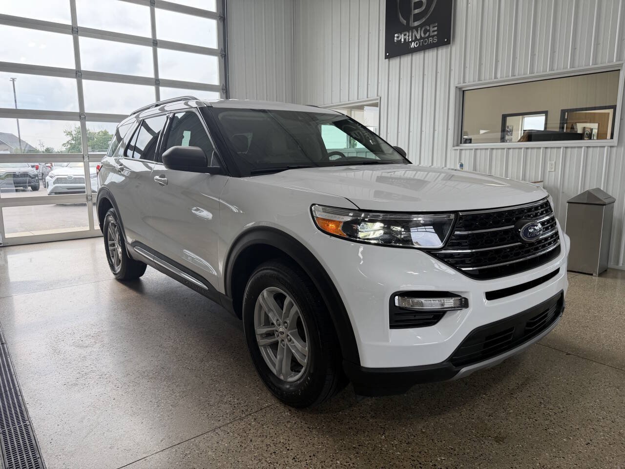 Used 2024 Ford Explorer XLT w/ Equipment Group 202A AWD/4WD image 7