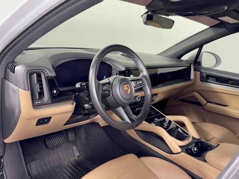 Certified 2024 Porsche Cayenne AWD/4WD image 4