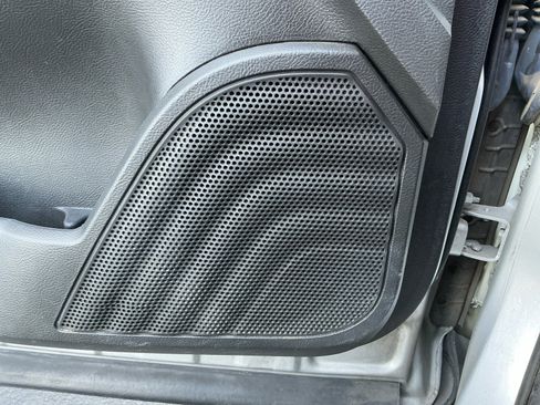 Used 2016 Ford Taurus SEL image 25