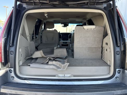 Used 2018 Cadillac Escalade Luxury w/ LPO, Radiant Package image 10