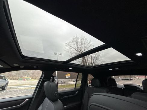 New 2025 GMC Acadia Elevation w/ Elevation Premium Package image 19