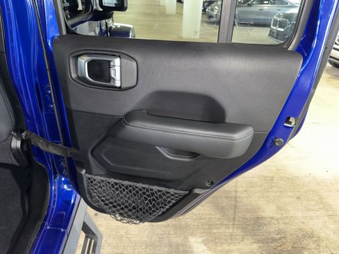Used 2020 Jeep Wrangler Unlimited Sahara w/ Uconnect 4C Nav & Sound Group AWD/4WD image 11