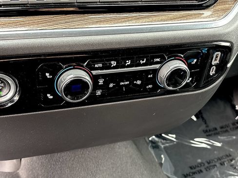 Used 2023 Chevrolet Silverado 1500 LT AWD/4WD image 21