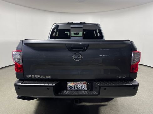 Used 2019 Nissan Titan SV w/ SV Convenience Package image 4